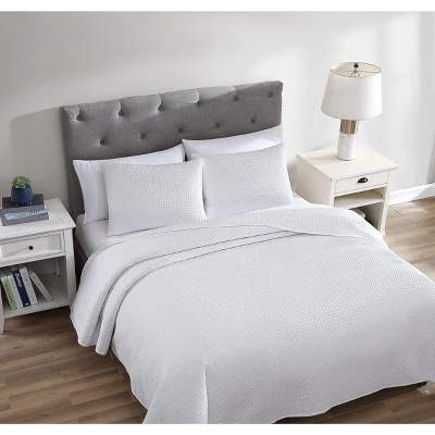 Kate Aurora Basic Bedding Euro Chic 3 Piece Quilt & Pillow Shams Set 2 Kate Aurora Basic Bedding Euro Chic 3 Piece Quilt & Pillow Shams Set - Image 2